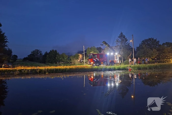Flinke brand bij grote schuur