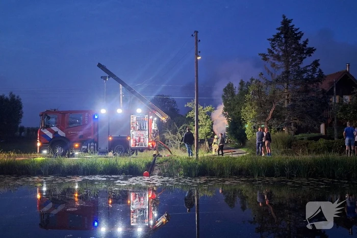 Flinke brand bij grote schuur
