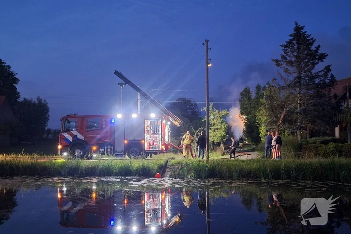 Flinke brand bij grote schuur