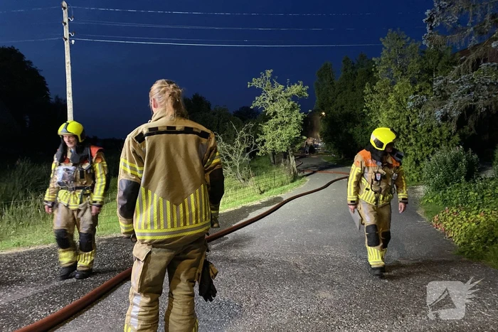 Flinke brand bij grote schuur