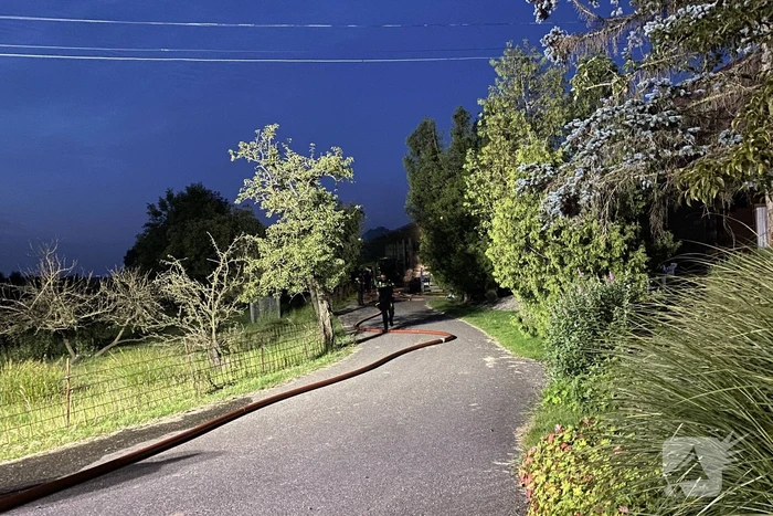 Flinke brand bij grote schuur