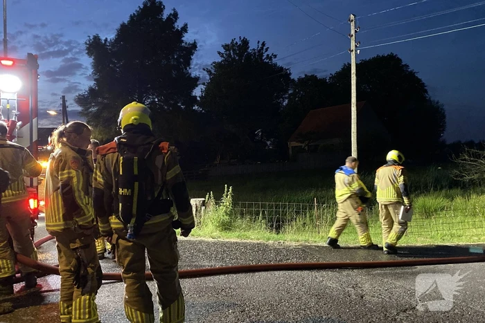 Flinke brand bij grote schuur