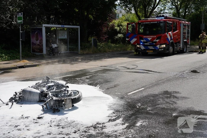 Motor afgebrand na botsing met fietser