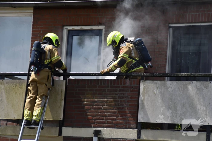 Airco unit op balkon vliegt in brand