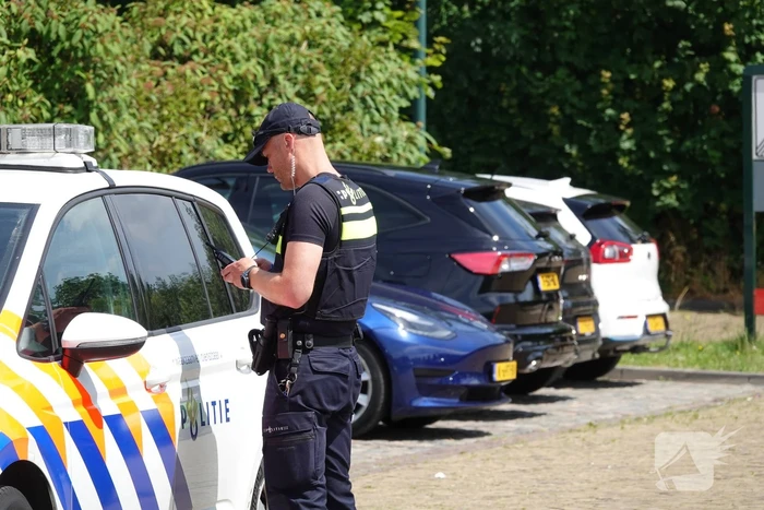 Kortsluiting onder motorkop zorgt voor brand