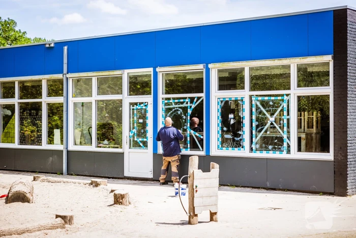 Ramen ingegooid Basisschool De Biezen
