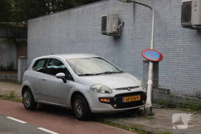 Lantaarnpaal plat gereden na botsing