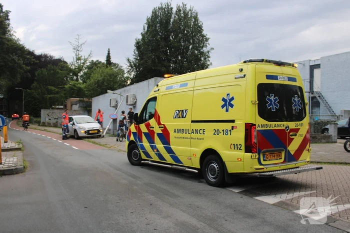 Lantaarnpaal plat gereden na botsing