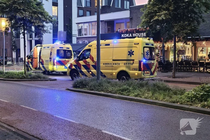 Persoon gewond na val van hoogte