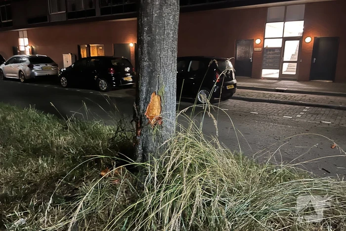 Auto zwaar beschadigd na crash