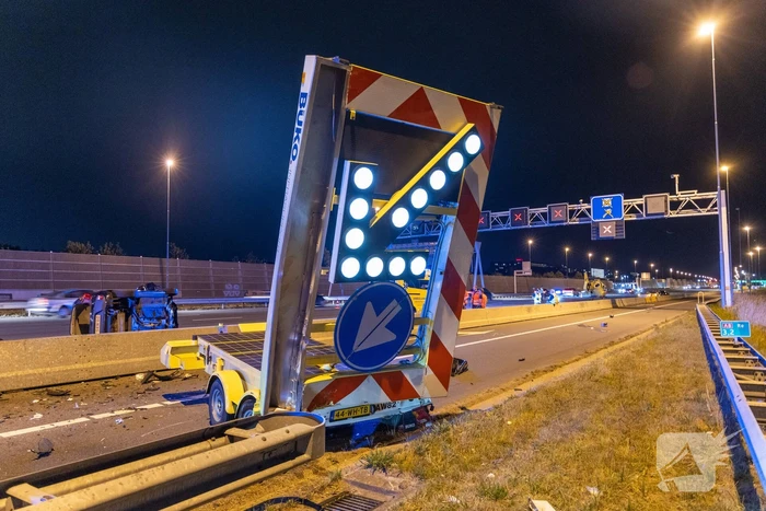 Aanrijding tussen een personenauto en een pijlwagen