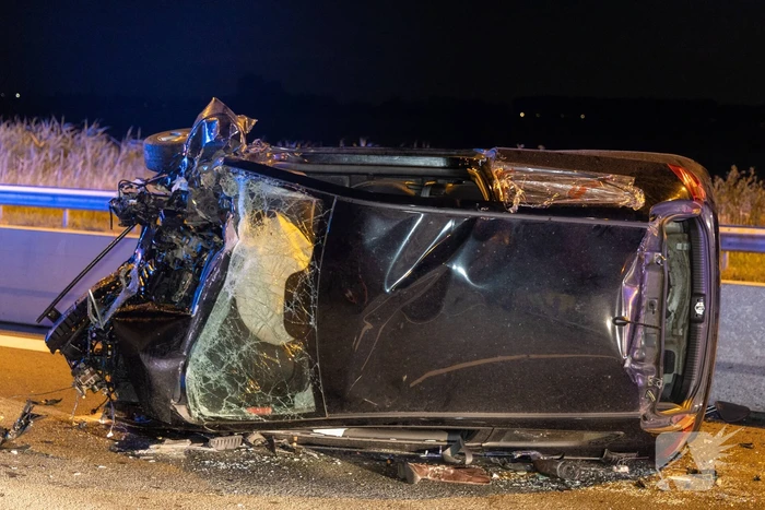 Aanrijding tussen een personenauto en een pijlwagen