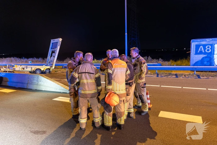 Aanrijding tussen een personenauto en een pijlwagen