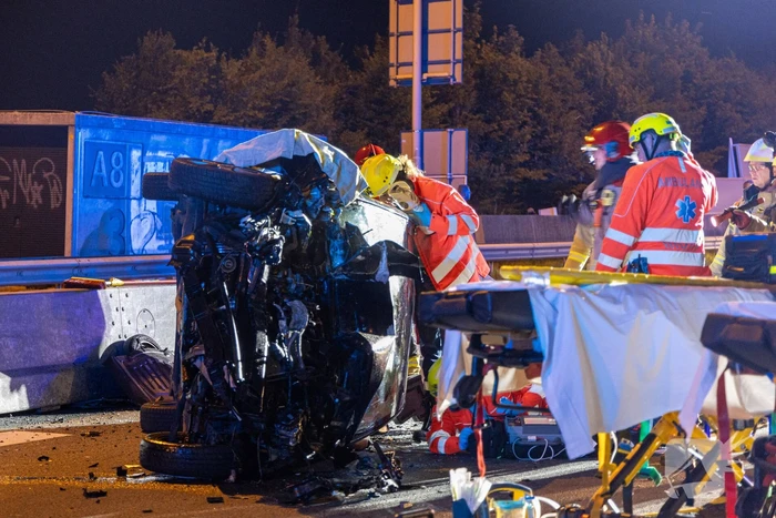 Aanrijding tussen een personenauto en een pijlwagen