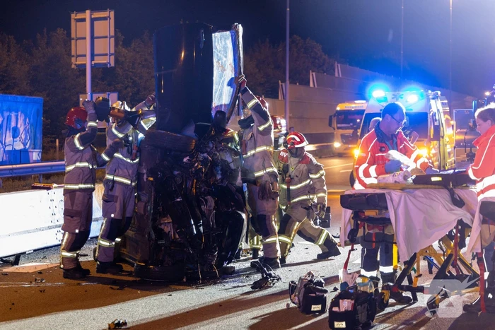 Aanrijding tussen een personenauto en een pijlwagen