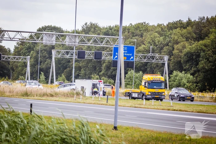 Caravan belandt op zijn kant