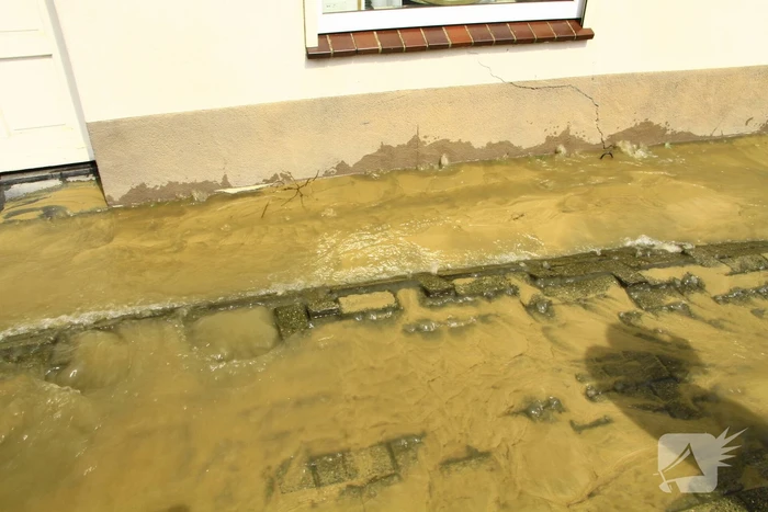 Waterleiding geknapt water loopt woningen binnen