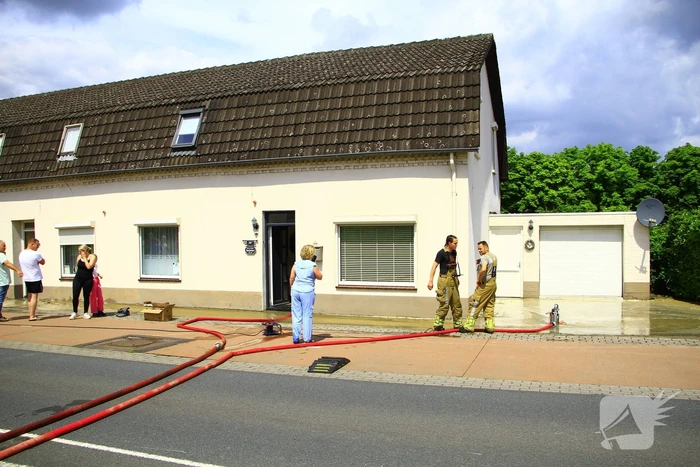 Waterleiding geknapt water loopt woningen binnen