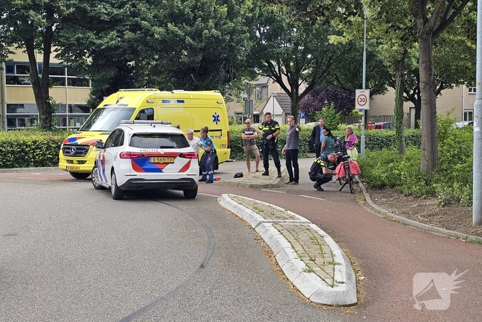 Fietser aangereden door automobilist op rotonde