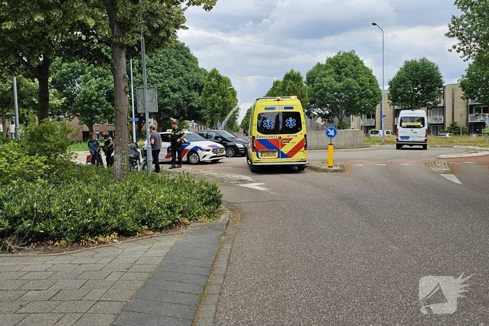 Fietser aangereden door automobilist op rotonde