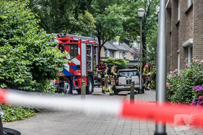 Brandweer blust brandende oven
