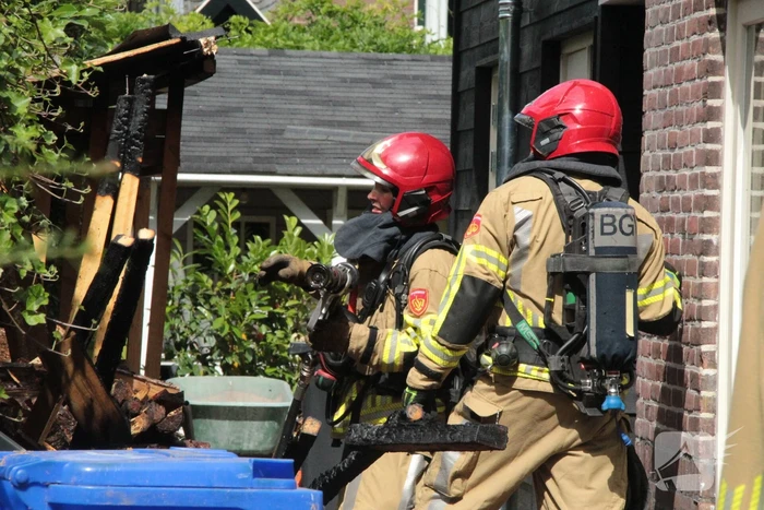 Brand in houthok snel onder controle