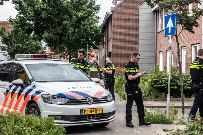 Achtervolging eindigt met beschadigde voertuigen, bestuurder ontkomen