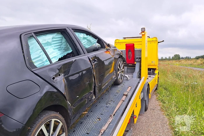 Automobilist onder invloed slaat over de kop, en probeert te vluchten