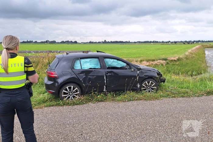 Automobilist onder invloed slaat over de kop, en probeert te vluchten