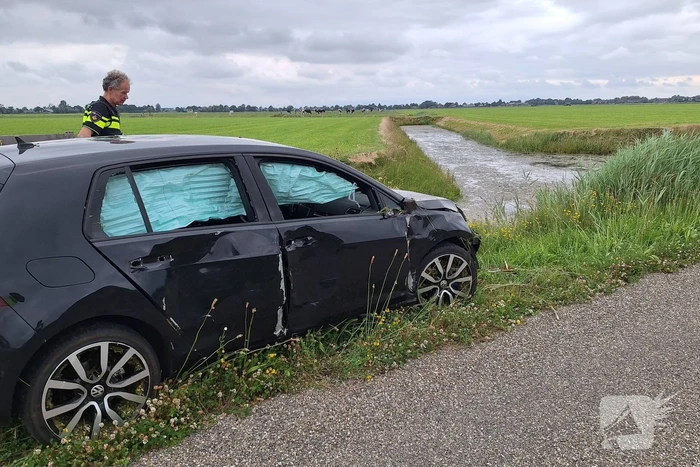 Automobilist onder invloed slaat over de kop, en probeert te vluchten