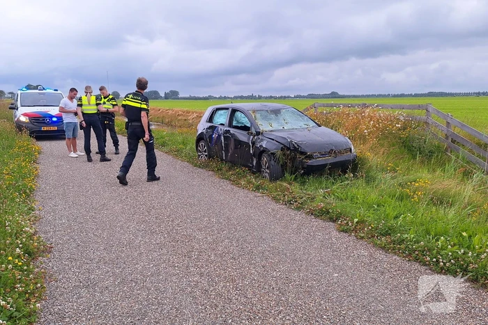 Automobilist onder invloed slaat over de kop, en probeert te vluchten