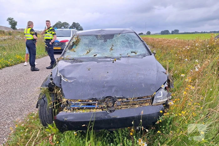 Automobilist onder invloed slaat over de kop, en probeert te vluchten