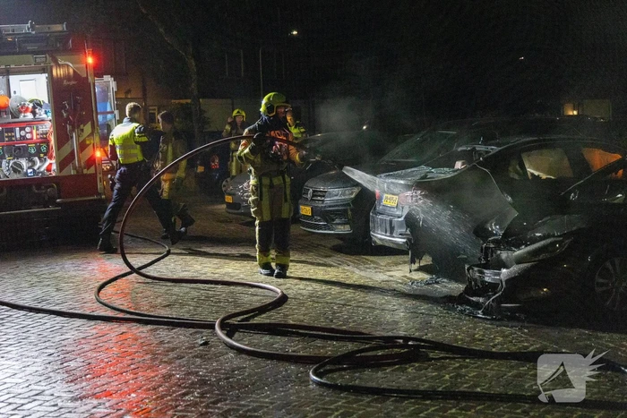 Meerdere voertuigen beschadigd door brand