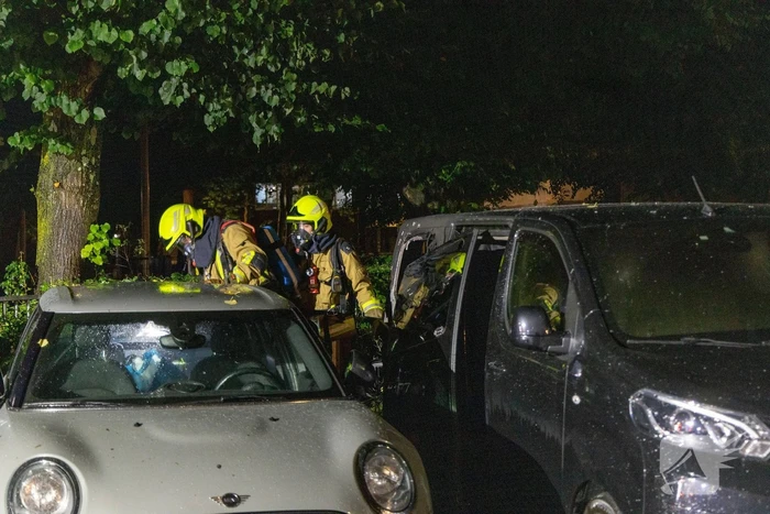 Meerdere voertuigen beschadigd door brand