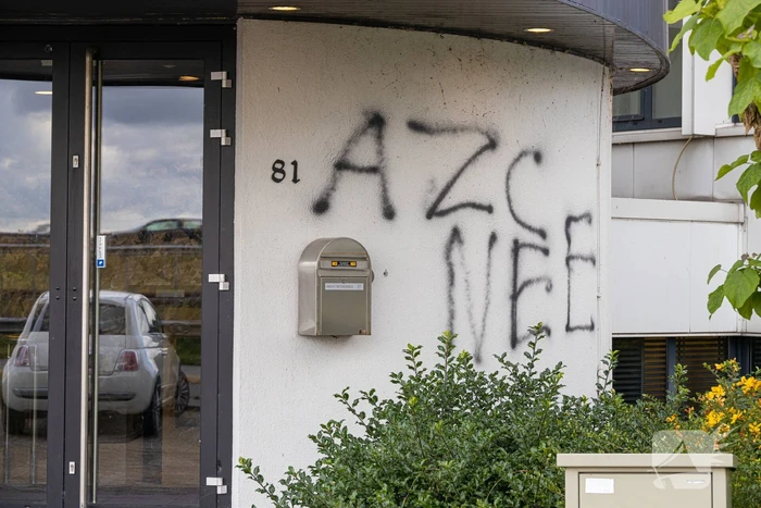 Woontoren voor 150 asielzoekers beklad