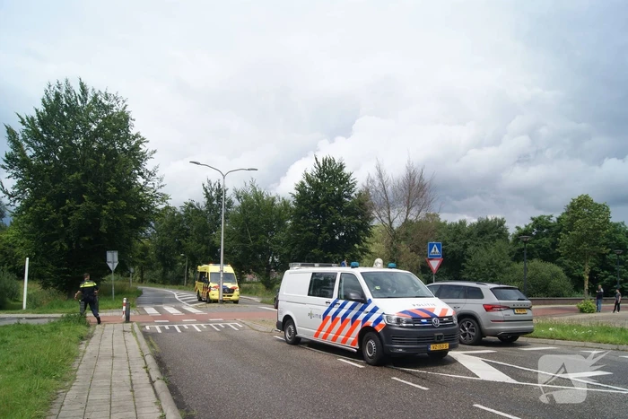 Fietser geschept door automobilist op oversteekplaats