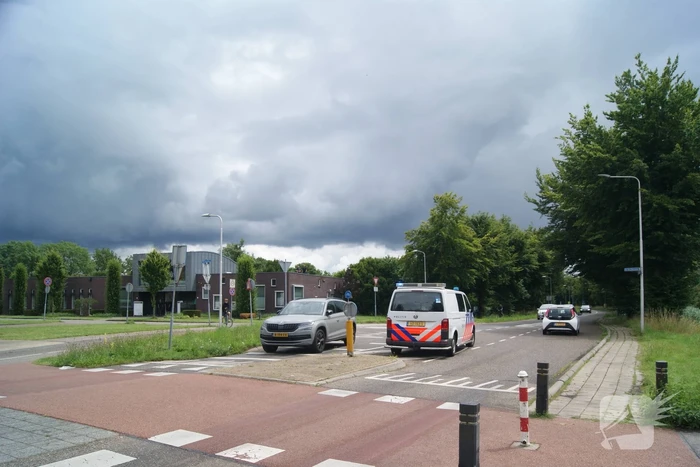 Fietser geschept door automobilist op oversteekplaats