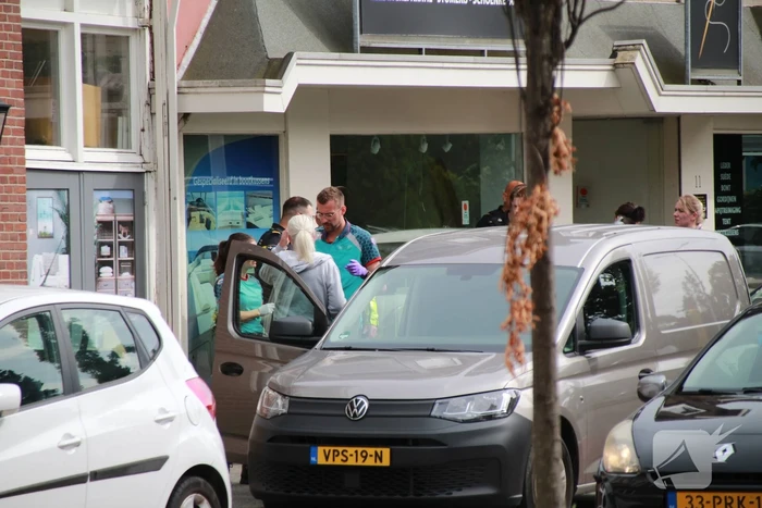 Twee voertuigen botsen op elkaar