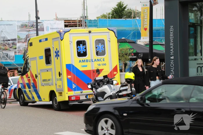Twee voertuigen botsen op elkaar