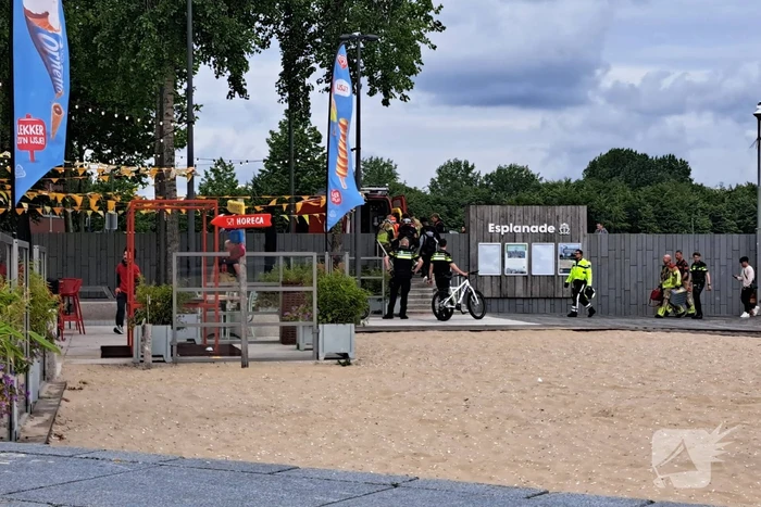 Brandweer brengt drenkeling naar ziekenhuis