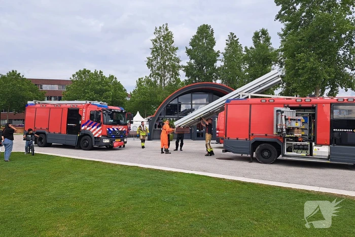 Brandweer brengt drenkeling naar ziekenhuis