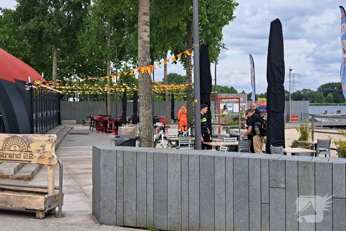 Brandweer brengt drenkeling naar ziekenhuis