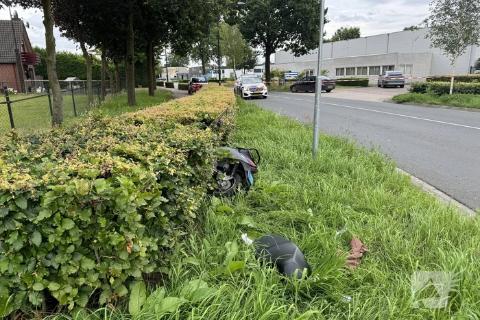 Automobilist rijdt door na ernstige aanrijding met scooterrijder