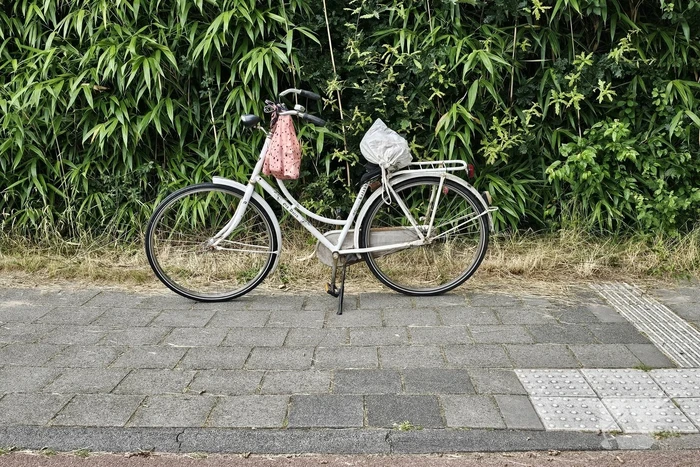 Fietser gewond bij aanrijding op rotonde