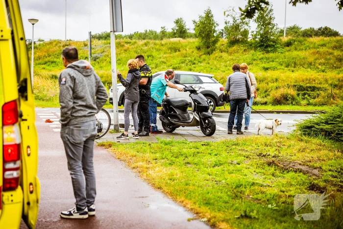 Brommerrijder gaat onderuit na botsing