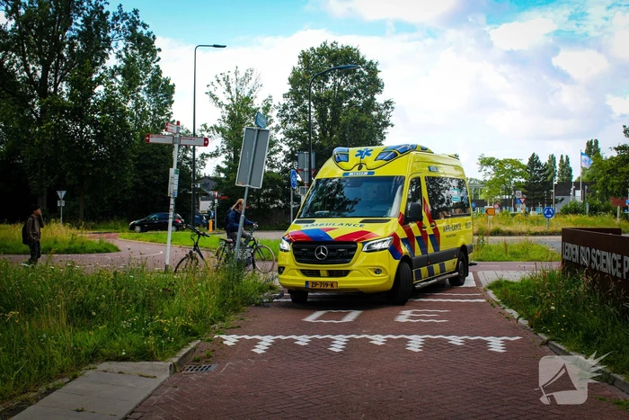 Fietser aangereden op rontonde