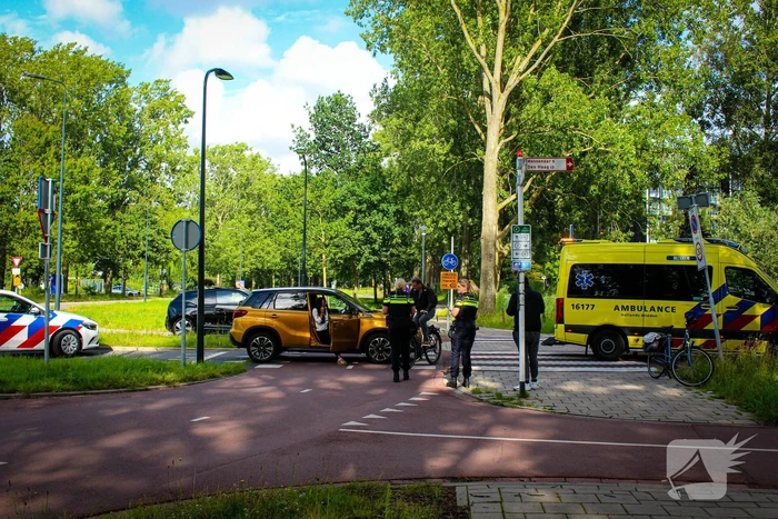 Fietser aangereden op rontonde