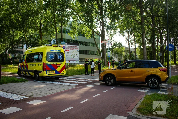 Fietser aangereden op rontonde