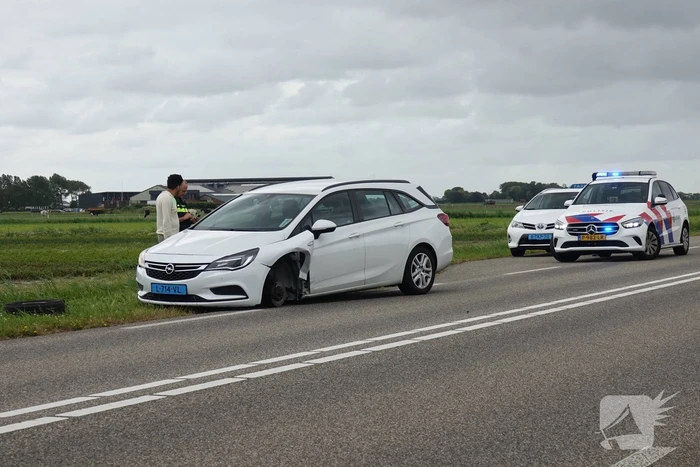 Taxi verliest voorband bij ongeval