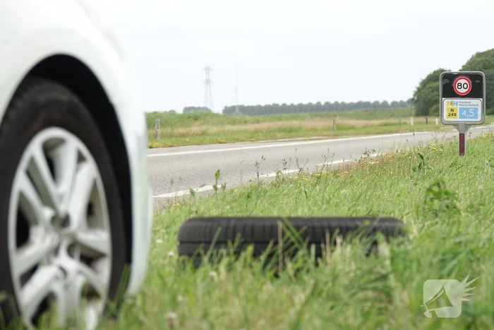 Taxi verliest voorband bij ongeval